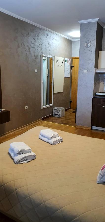 Apartman Studio Diamond Subotica Buitenkant foto