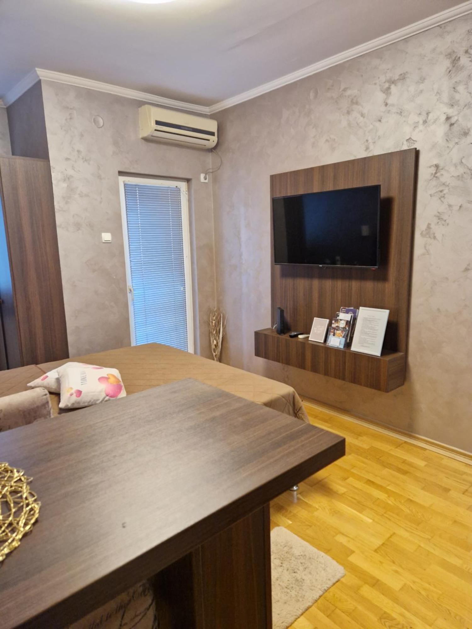 Apartman Studio Diamond Subotica Buitenkant foto