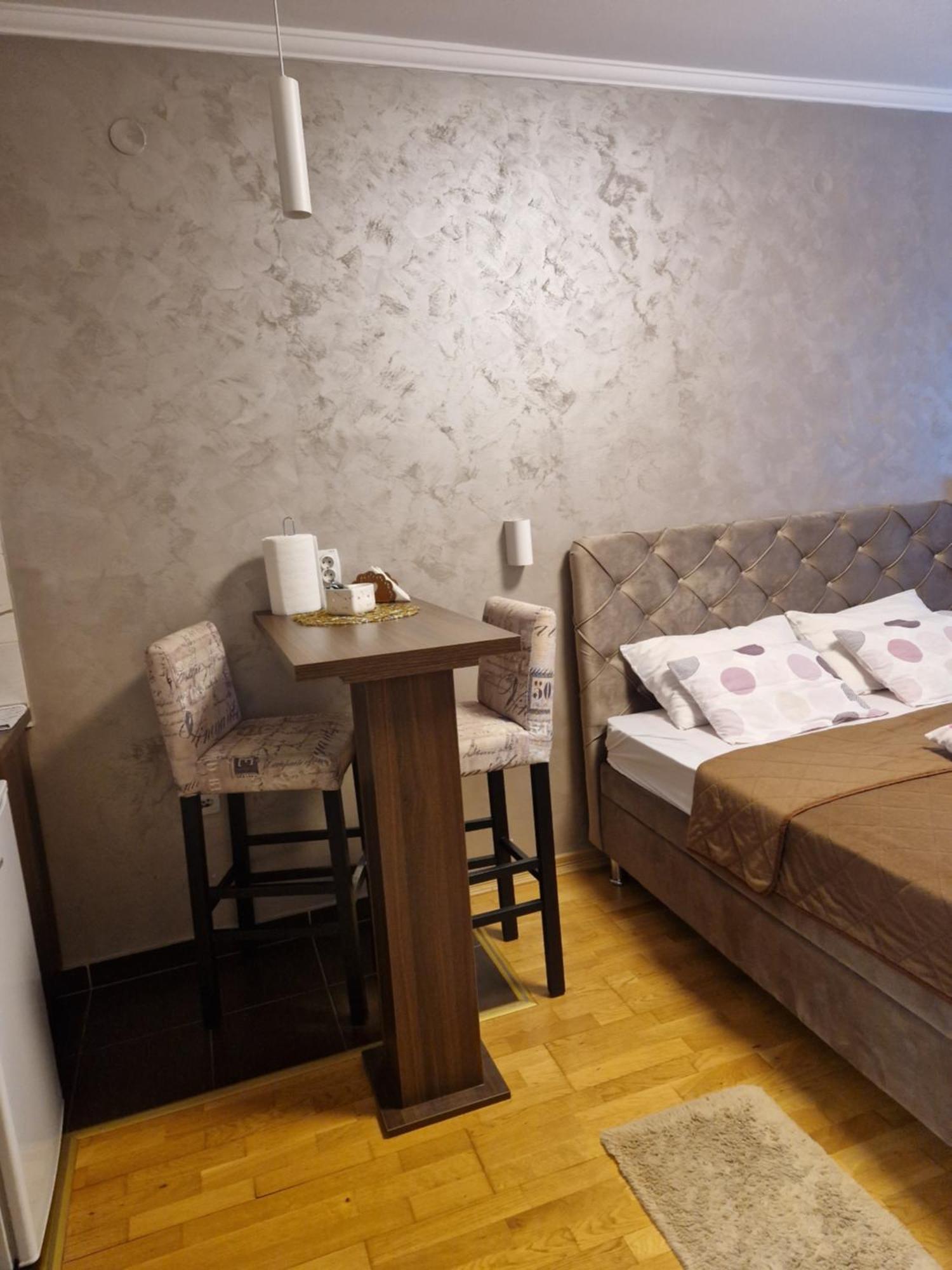 Apartman Studio Diamond Subotica Buitenkant foto