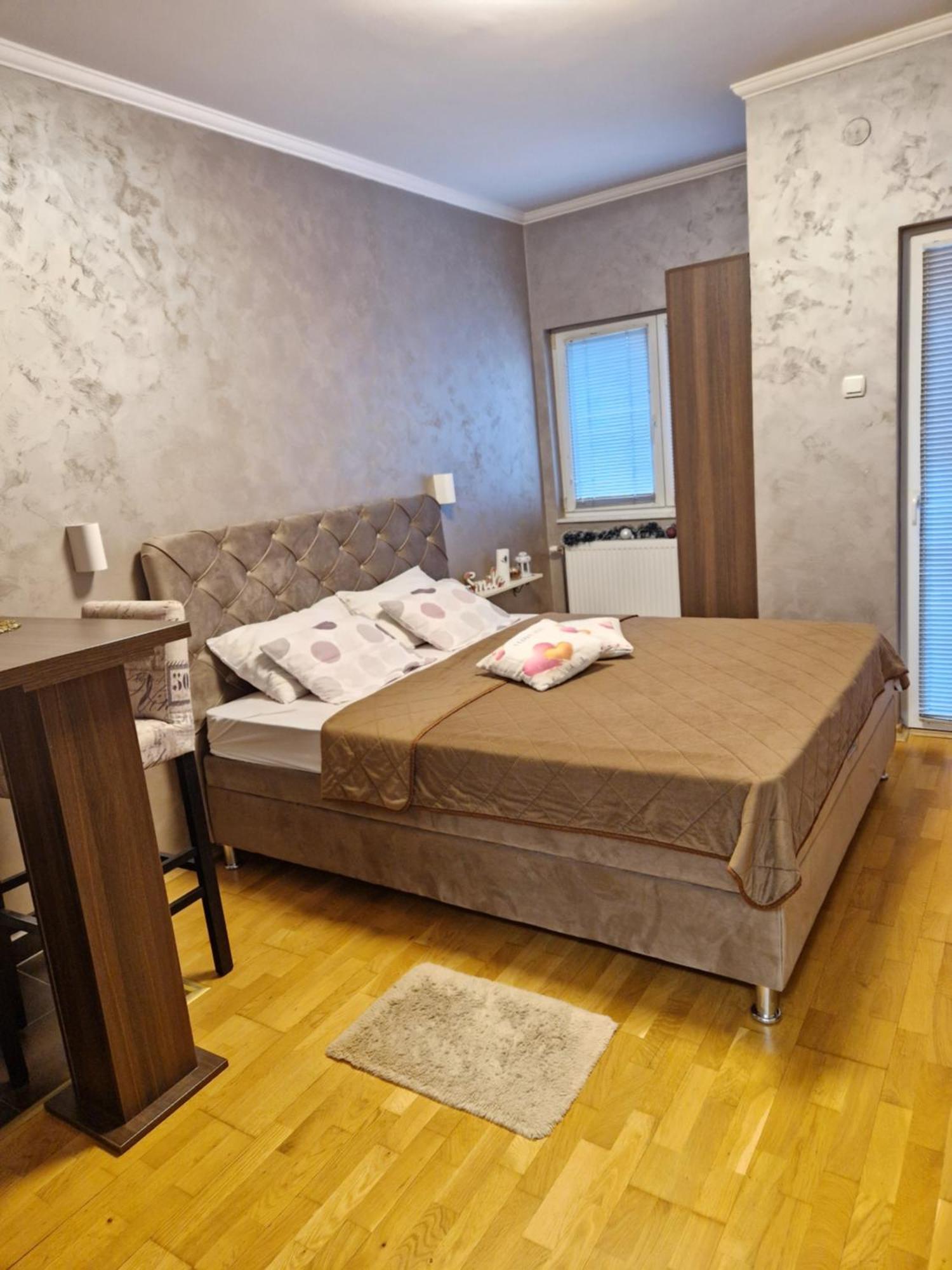 Apartman Studio Diamond Subotica Buitenkant foto